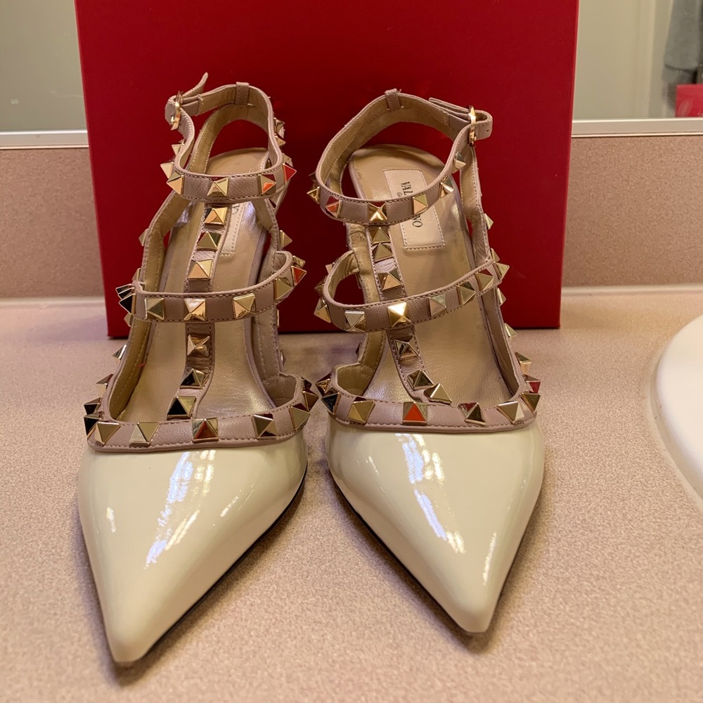 Valentino Rockstud pumps